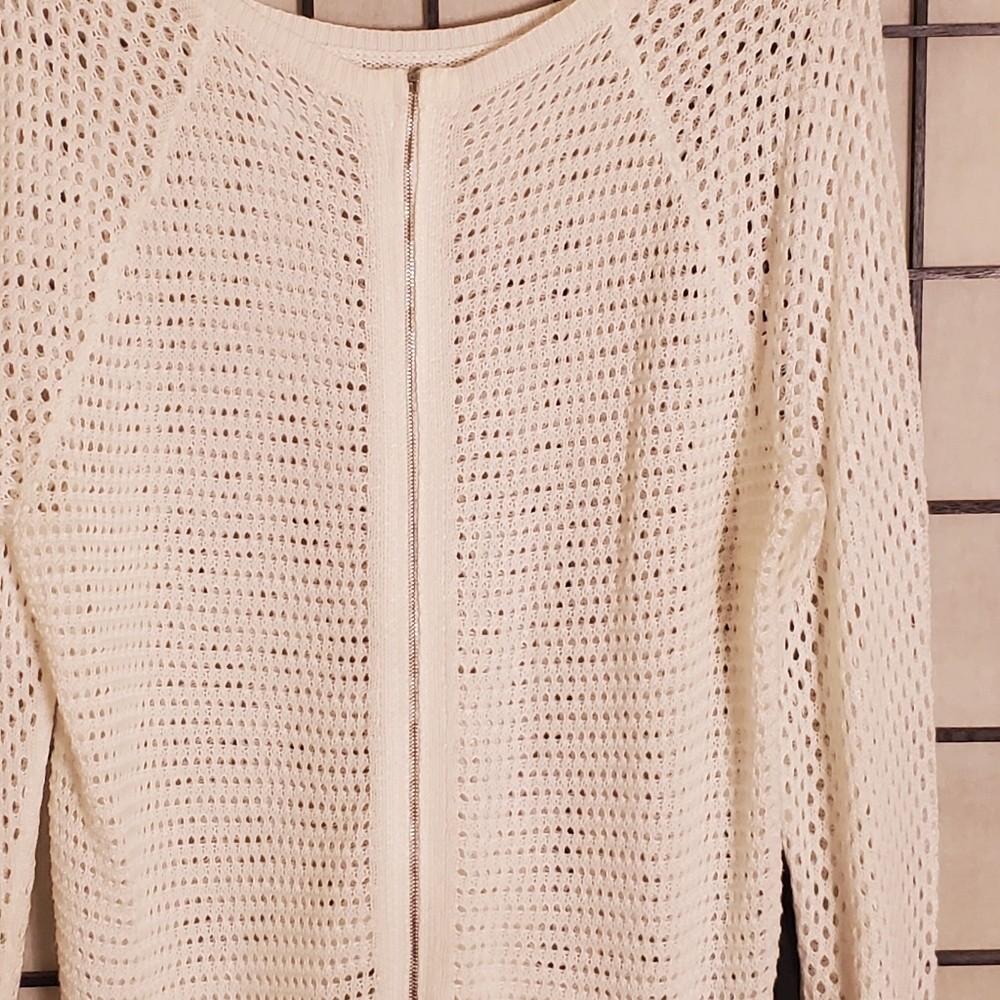 Top - Picture 2 of 6